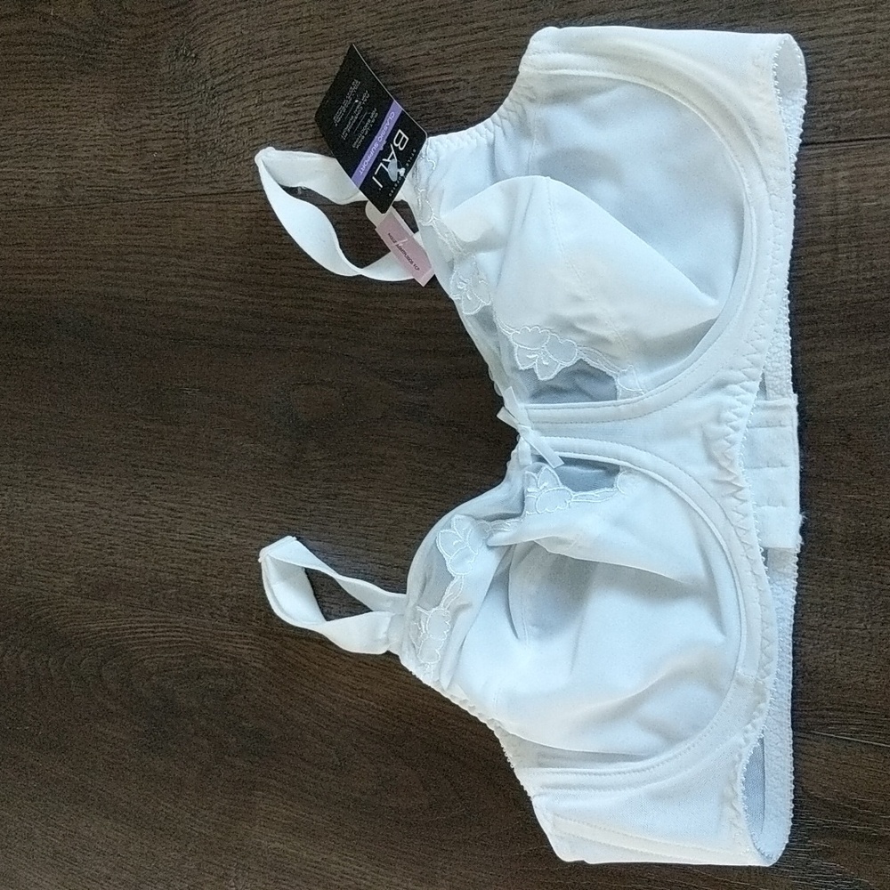 NWT Bali Women's White Lace Bra 34D